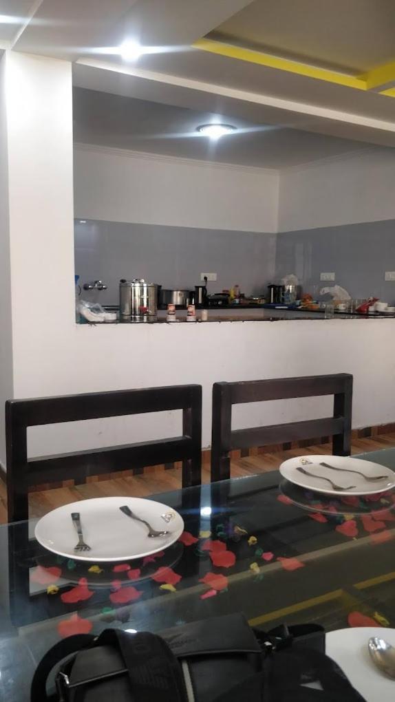 White Castle Kargil Hotel Bagian luar foto