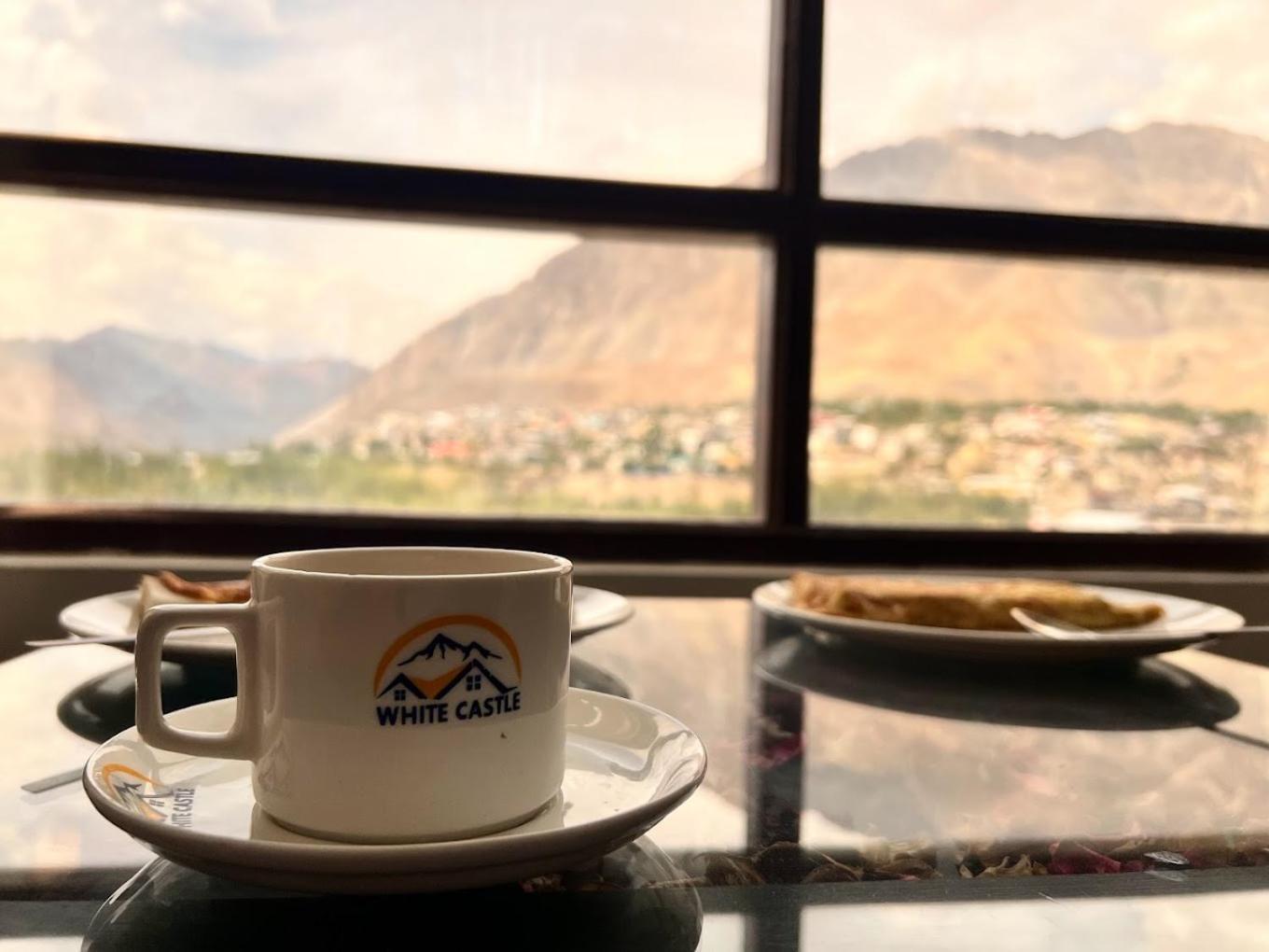 White Castle Kargil Hotel Bagian luar foto
