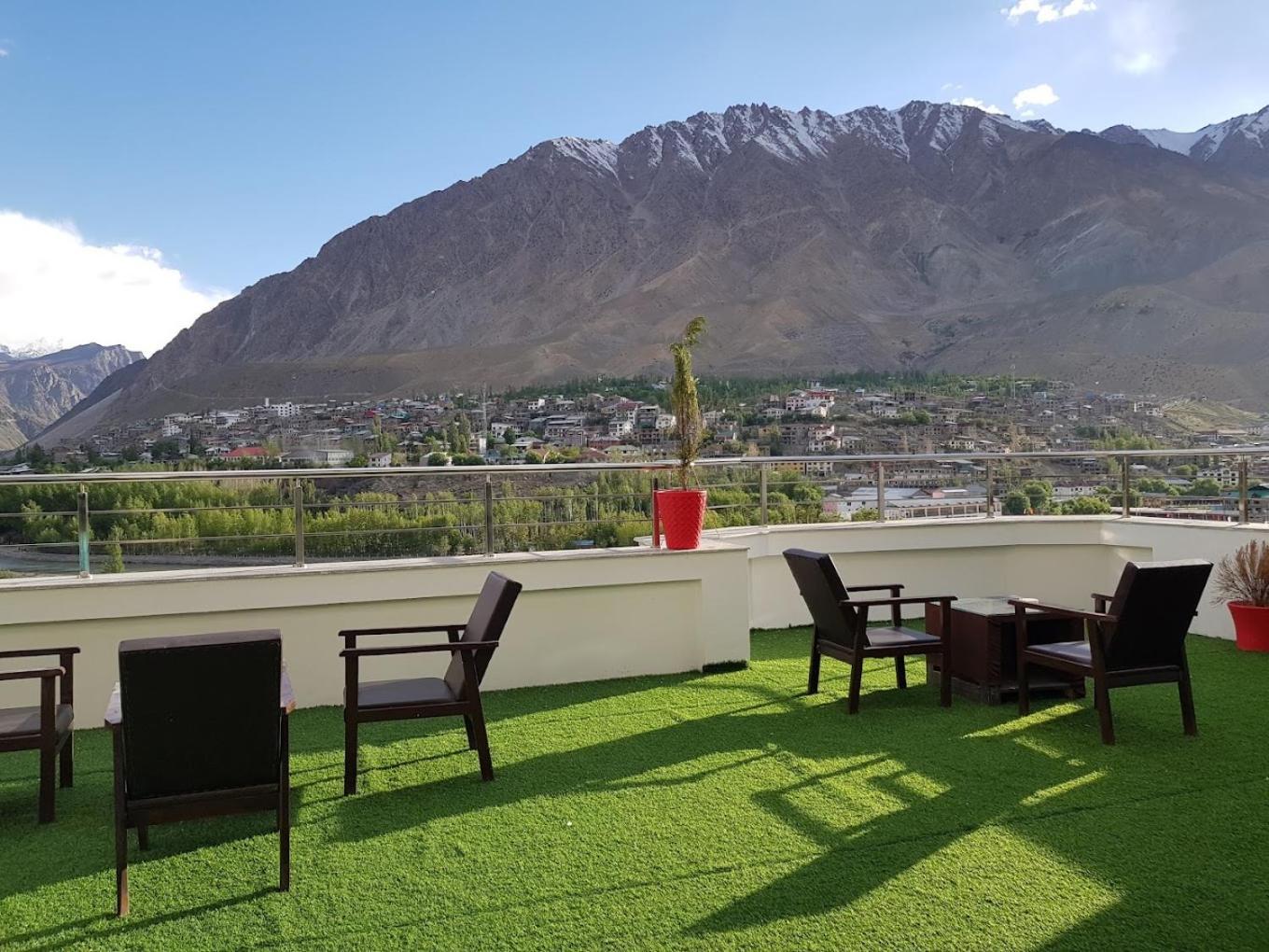White Castle Kargil Hotel Bagian luar foto