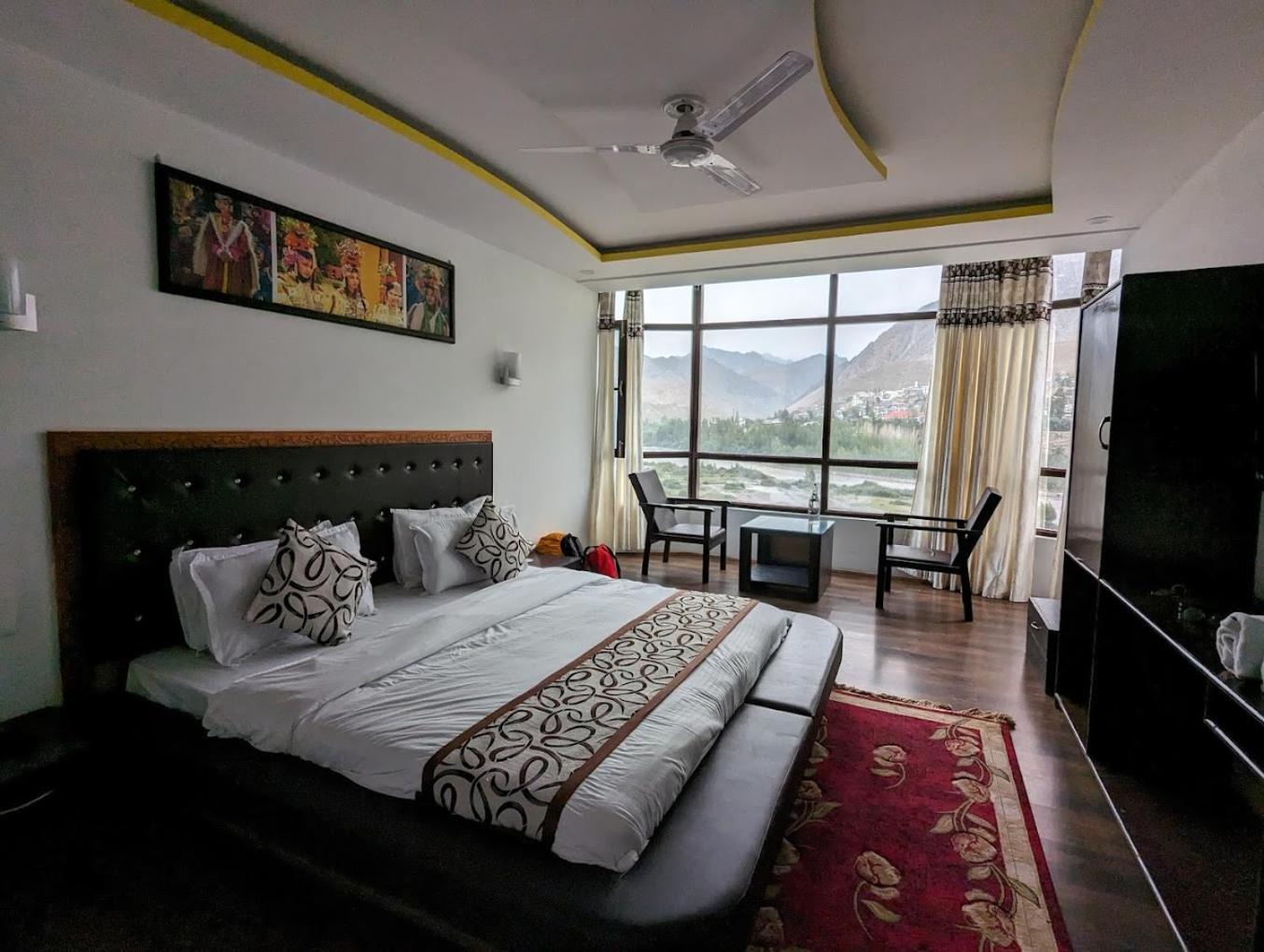 White Castle Kargil Hotel Bagian luar foto